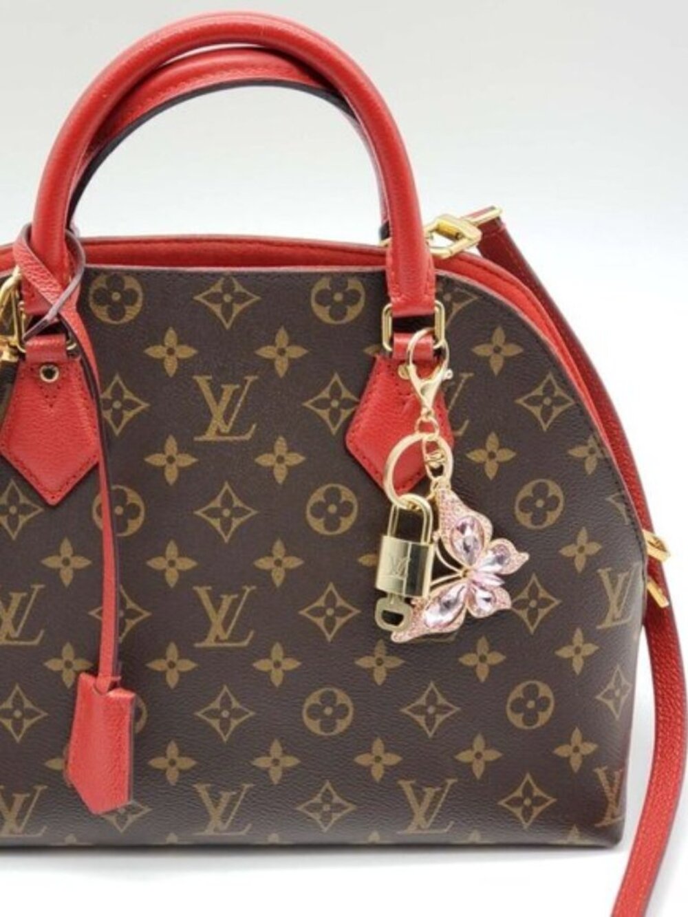 Louis Vuitton Authentic Gold Padlock 🔑 Key + Stylish Unbranded Butterfly Charm - Picture 2 of 8